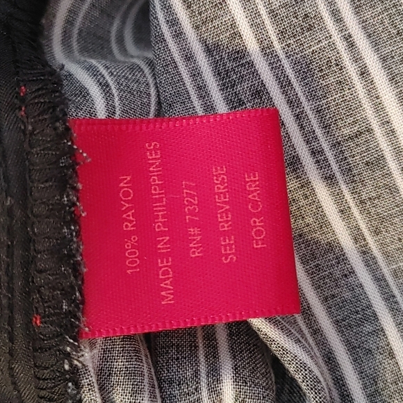 2/$30 Jennifer Lopez Striped Capri Pants - Picture 4 of 7
